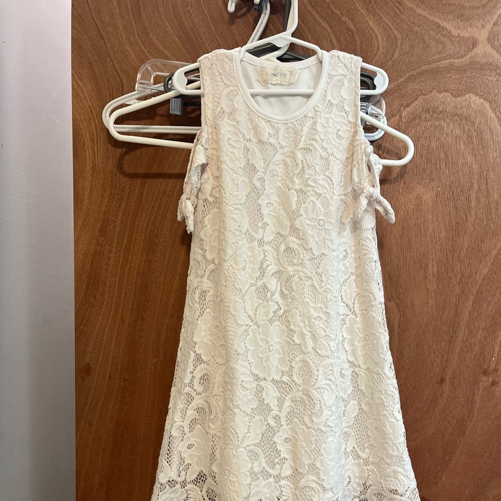 Girls size 6 White Lace Dress by Between